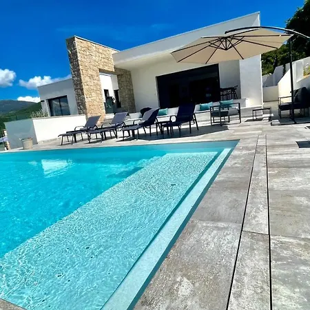 Les Du Domaine Napoleon Corsica Vue Et Piscine