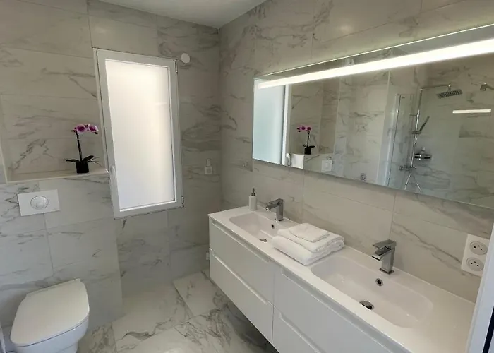 Les Du Domaine Napoleon Corsica Vue Et Piscine