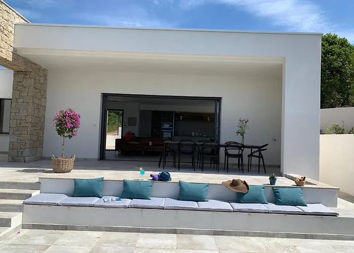 Les Du Domaine Napoleon Corsica Vue Et Piscine