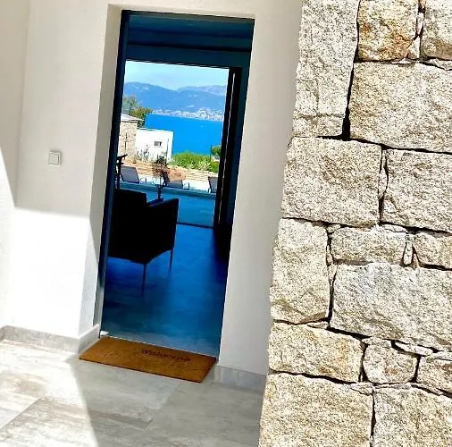 Villa Les Du Domaine Napoleon Corsica Vue Et Piscine Pietrosella